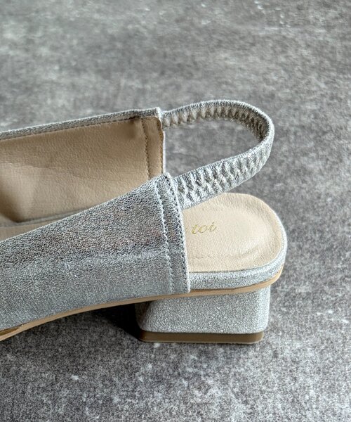 Chez toi（シェトワ）の「バックゴムパンプス（パンプス・レディース・シルバー/ブラック/ライトベージュ・MEDIUM/LARGE）」の17枚目の写真