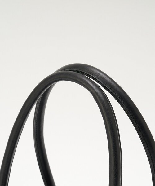 russet（ラシット）の「《@__serako.r__企画》ソフトレザーフラップトートバッグ（トートバッグ・レディース・ブラック・FREE）」の6枚目の写真