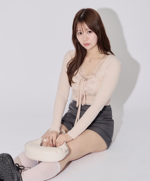 ALLuRing ChaRm（アリュリングチャーム）の「Lace-up Slim Fit Tops / レースアップスリムフィットトップス（シャツ/ブラウス・レディース・ピンクベージュ/ブラック・FREE）」の11枚目の写真