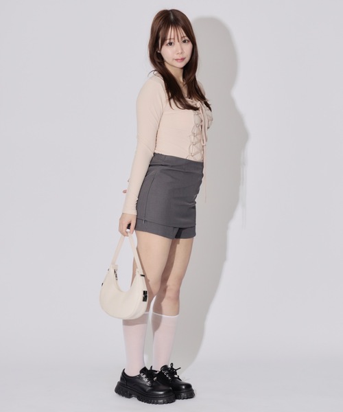 ALLuRing ChaRm（アリュリングチャーム）の「Lace-up Slim Fit Tops / レースアップスリムフィットトップス（シャツ/ブラウス・レディース・ピンクベージュ/ブラック・FREE）」の8枚目の写真