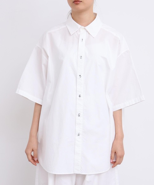 I am I in fact...(アイアムアイインファクト)の「SUSIE SHIRT(シャツ/ブラウス・レディース・ホワイト/ブラック/サックスブルー・FREE)」の1枚目の写真