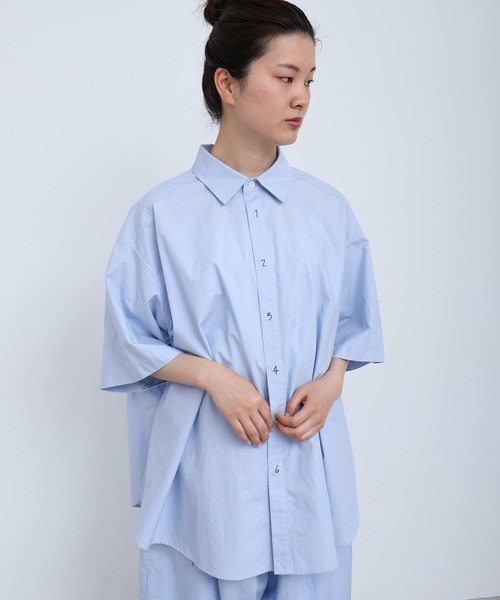 I am I in fact...(アイアムアイインファクト)の「SUSIE SHIRT(シャツ/ブラウス・レディース・ホワイト/ブラック/サックスブルー・FREE)」の3枚目の写真