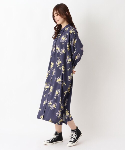 one'sterrace(ワンズテラス)の「綿レーヨン 水彩プリントワンピース(ワンピース・レディース・ネイビー系5・02)」の11枚目の写真