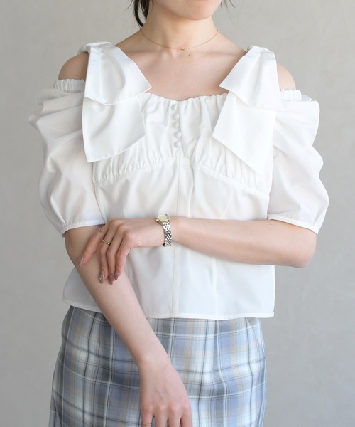 31 Sons de mode(トランテアン ソン ドゥ モード)の「2026春夏新作 5分袖肩リボンブラウス(シャツ/ブラウス・レディース・ブラウン/イエロー/オフホワイト・フリ-)」の11枚目の写真