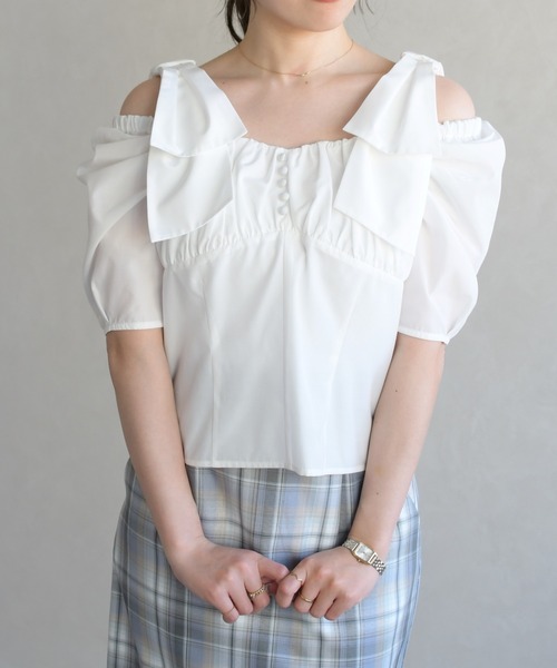 31 Sons de mode(トランテアン ソン ドゥ モード)の「2026春夏新作 5分袖肩リボンブラウス(シャツ/ブラウス・レディース・ブラウン/イエロー/オフホワイト・フリ-)」の12枚目の写真