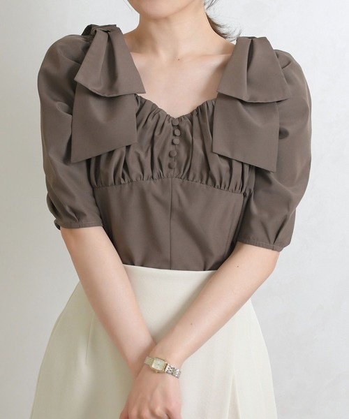 31 Sons de mode(トランテアン ソン ドゥ モード)の「2026春夏新作 5分袖肩リボンブラウス(シャツ/ブラウス・レディース・ブラウン/イエロー/オフホワイト・フリ-)」の16枚目の写真