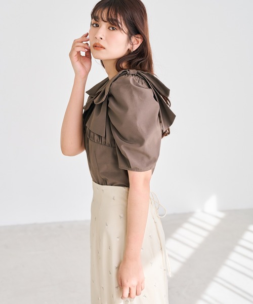 31 Sons de mode(トランテアン ソン ドゥ モード)の「2026春夏新作 5分袖肩リボンブラウス(シャツ/ブラウス・レディース・ブラウン/イエロー/オフホワイト・フリ-)」の6枚目の写真