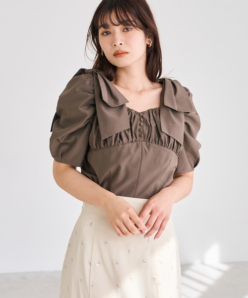 31 Sons de mode(トランテアン ソン ドゥ モード)の「2026春夏新作 5分袖肩リボンブラウス(シャツ/ブラウス・レディース・ブラウン/イエロー/オフホワイト・フリ-)」の7枚目の写真