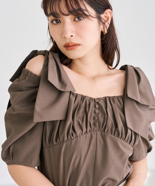 31 Sons de mode(トランテアン ソン ドゥ モード)の「2026春夏新作 5分袖肩リボンブラウス(シャツ/ブラウス・レディース・ブラウン/イエロー/オフホワイト・フリ-)」の8枚目の写真