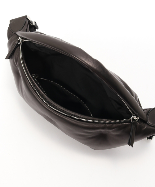 EDIFICE（エディフィス）の「MAISON MARGIELA(メゾン マルジェラ)Glamslam Belt Bag（ボディバッグ/ウエストポーチ・メンズ・ブラック・FREE）」の5枚目の写真