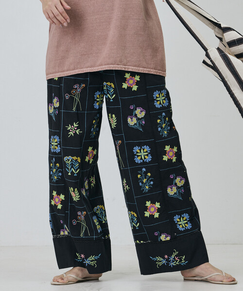 Freada(フリーダ)の「Freada/フリーダ パッチワーク花刺繍パンツ(その他パンツ・レディース・ブラック/オフホワイト・ONE SIZE)」の19枚目の写真