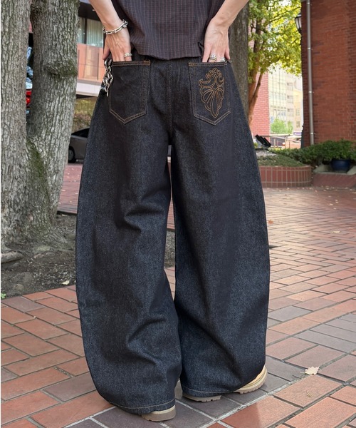 ADAMASTE(アダマスト)の「Button-fly Wide Curve Denim - ボタンフライワイドカーブデニム(デニムパンツ・メンズ・ブラック/インディゴブルー・MEDIUM/LARGE)」の2枚目の写真