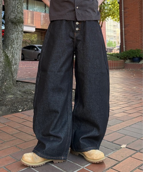 ADAMASTE(アダマスト)の「Button-fly Wide Curve Denim - ボタンフライワイドカーブデニム(デニムパンツ・メンズ・ブラック/インディゴブルー・MEDIUM/LARGE)」の8枚目の写真