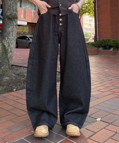 ADAMASTE(アダマスト)の「Button-fly Wide Curve Denim - ボタンフライワイドカーブデニム(デニムパンツ・メンズ・ブラック/インディゴブルー・MEDIUM/LARGE)」の10枚目の写真