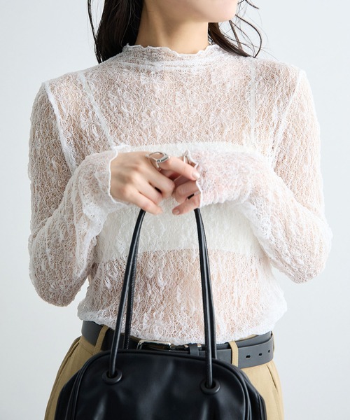 Futier land(フューティアランド)の「透かし編みストレッチレースシアートップス(Tシャツ/カットソー・レディース・ホワイト/ブラック・FREE)」の2枚目の写真