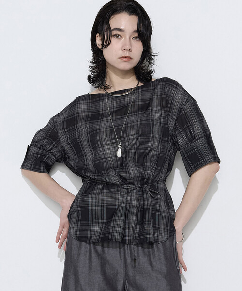 COMME CA(コムサ)の「モノトーンシアーチェック ブラウス(シャツ/ブラウス・レディース・オフホワイト/ブラック・9号/11号)」の2枚目の写真