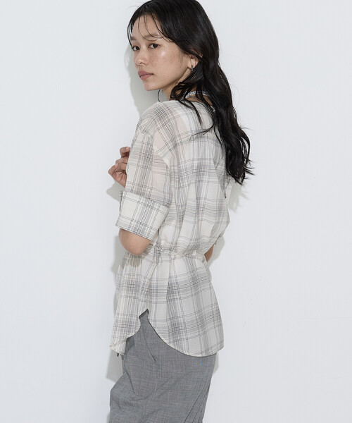 COMME CA(コムサ)の「モノトーンシアーチェック ブラウス(シャツ/ブラウス・レディース・オフホワイト/ブラック・9号/11号)」の5枚目の写真