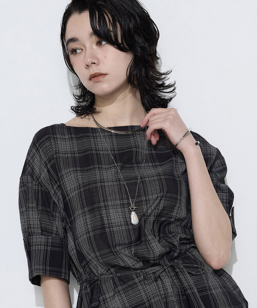 COMME CA(コムサ)の「モノトーンシアーチェック ブラウス(シャツ/ブラウス・レディース・オフホワイト/ブラック・9号/11号)」の12枚目の写真