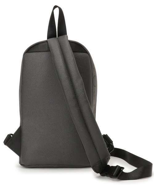 Guess(ゲス)の「INSIGNIA Sling Backpack ボディバッグ メンズバッグ(ボディバッグ/ウエストポーチ・メンズ・ダークグレー・ONE SIZE)」の14枚目の写真