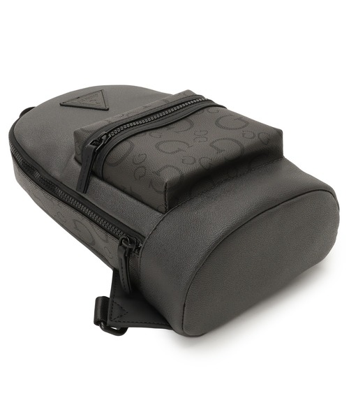 Guess(ゲス)の「INSIGNIA Sling Backpack ボディバッグ メンズバッグ(ボディバッグ/ウエストポーチ・メンズ・ダークグレー・ONE SIZE)」の11枚目の写真