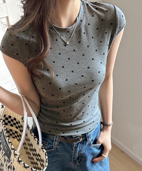REMUR(レミュール)の「ドット柄ショートスリーブTシャツ(Tシャツ/カットソー・レディース・ブラック/オフホワイト/グレー・FREE)」の2枚目の写真