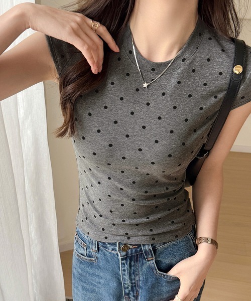 REMUR(レミュール)の「ドット柄ショートスリーブTシャツ(Tシャツ/カットソー・レディース・ブラック/オフホワイト/グレー・FREE)」の6枚目の写真