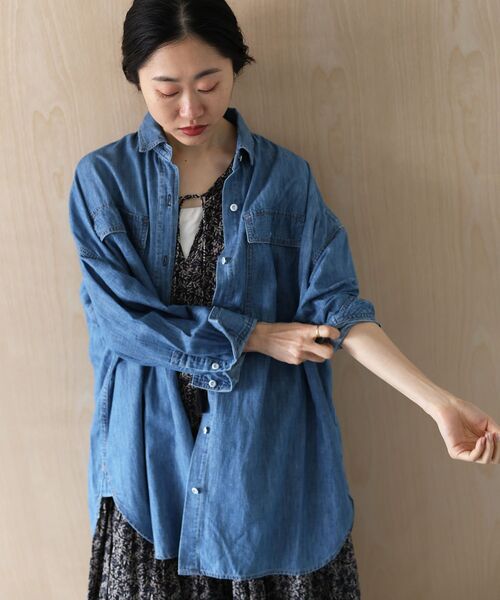 le.coeur blanc(ルクールブラン)の「Healthy DENIM Almond(シャツ/ブラウス・レディース・ブルー・38)」の2枚目の写真
