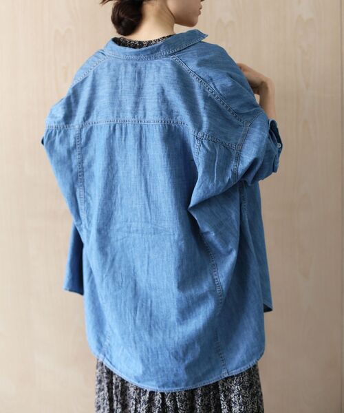 le.coeur blanc(ルクールブラン)の「Healthy DENIM Almond(シャツ/ブラウス・レディース・ブルー・38)」の4枚目の写真