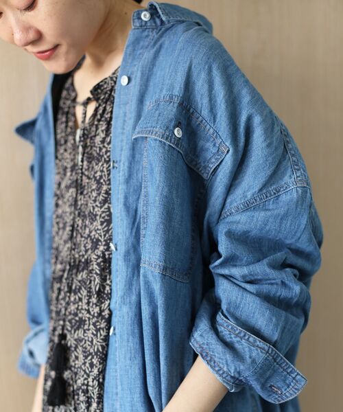 le.coeur blanc(ルクールブラン)の「Healthy DENIM Almond(シャツ/ブラウス・レディース・ブルー・38)」の5枚目の写真