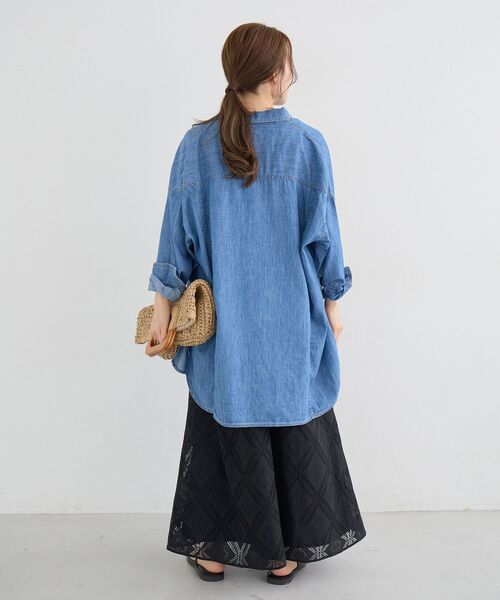 le.coeur blanc(ルクールブラン)の「Healthy DENIM Almond(シャツ/ブラウス・レディース・ブルー・38)」の13枚目の写真