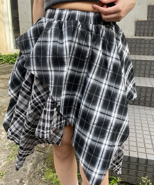 ROGER AND RAW(ロジャーアンドロウ)の「ヴィンテージ風 アシメティアード チェックスカート(スカート・レディース・ブラック/ブラウン・FREE)」の5枚目の写真