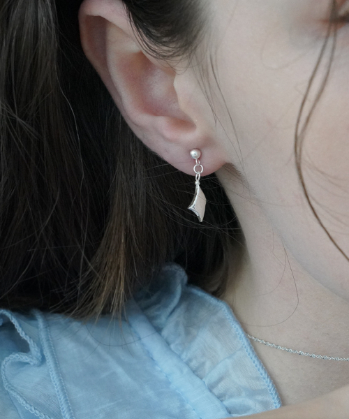 OVERGREY(オーバー グレイ)の「Mirror Piece Earrings(ピアス(両耳用)・レディース・その他・FREE)」の1枚目の写真