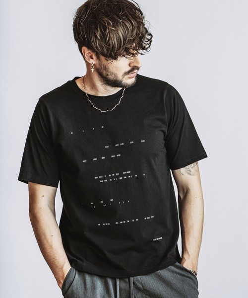 NO ID.(ノーアイディ)の「【NO ID.】Binary Number Print T-Shirt / バイナリー ナンバー プリント Tシャツ(Tシャツ/カットソー・メンズ・ブラック/ホワイト・2/1)」の4枚目の写真
