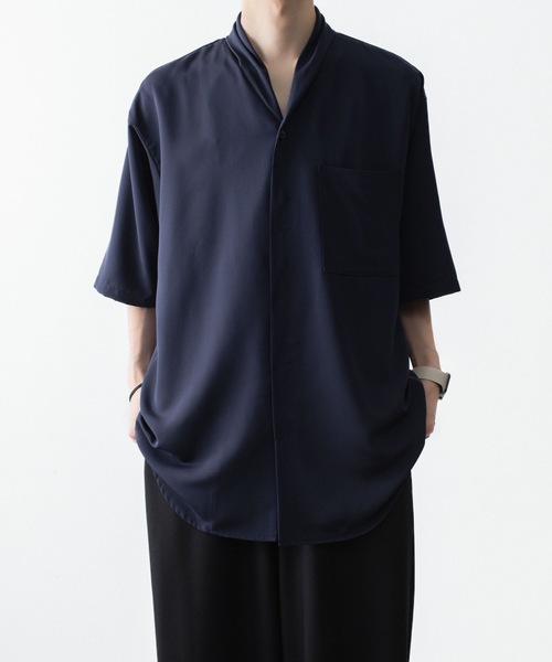 ato(アトウ)の「DRAPE COLLAR SHIRT(シャツ/ブラウス・メンズ・ブラック/ネイビー/ホワイト・44/46/48)」の3枚目の写真