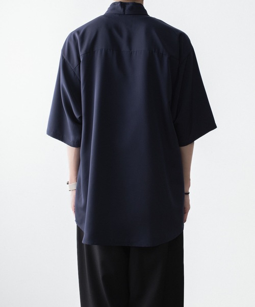 ato(アトウ)の「DRAPE COLLAR SHIRT(シャツ/ブラウス・メンズ・ブラック/ネイビー/ホワイト・44/46/48)」の7枚目の写真