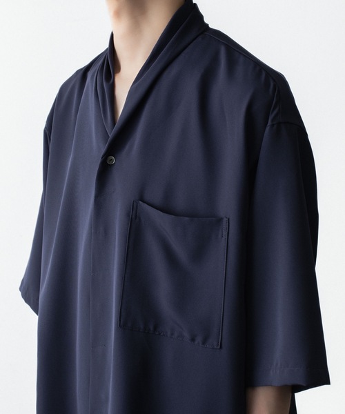 ato(アトウ)の「DRAPE COLLAR SHIRT(シャツ/ブラウス・メンズ・ブラック/ネイビー/ホワイト・44/46/48)」の5枚目の写真