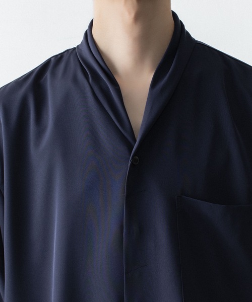 ato(アトウ)の「DRAPE COLLAR SHIRT(シャツ/ブラウス・メンズ・ブラック/ネイビー/ホワイト・44/46/48)」の4枚目の写真