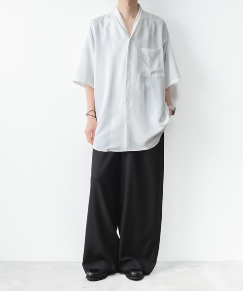 ato(アトウ)の「DRAPE COLLAR SHIRT(シャツ/ブラウス・メンズ・ブラック/ネイビー/ホワイト・44/46/48)」の21枚目の写真