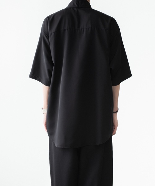 ato(アトウ)の「DRAPE COLLAR SHIRT(シャツ/ブラウス・メンズ・ブラック/ネイビー/ホワイト・44/46/48)」の16枚目の写真
