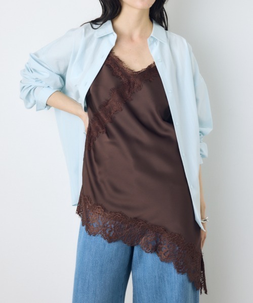 AZUL by moussy(アズールバイマウジー)の「【着丈バリエ】レースサテンアシメキャミソール(キャミソール・レディース・ブラウン/アイボリー/ブラック・SMALL/MEDIUM)」の3枚目の写真