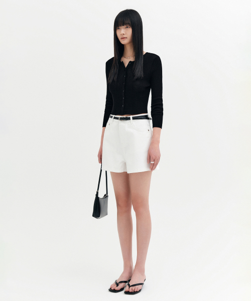 LOOKAST(ルックキャスト)の「ナディアサマー デニムショーツ_ホワイト / NADIA SUMMER DENIM SHORTS_WHITE(デニムパンツ・レディース・ホワイト・SMALL/MEDIUM)」の3枚目の写真