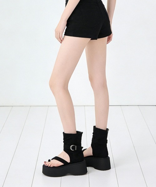 Vipoa(ヴィポア)の「Volume sole boots sandal(サンダル・レディース・ブラック/ベージュ・LARGE/MEDIUM/SMALL)」の7枚目の写真