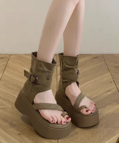 Vipoa(ヴィポア)の「Volume sole boots sandal(サンダル・レディース・ブラック/ベージュ・LARGE/MEDIUM/SMALL)」の20枚目の写真