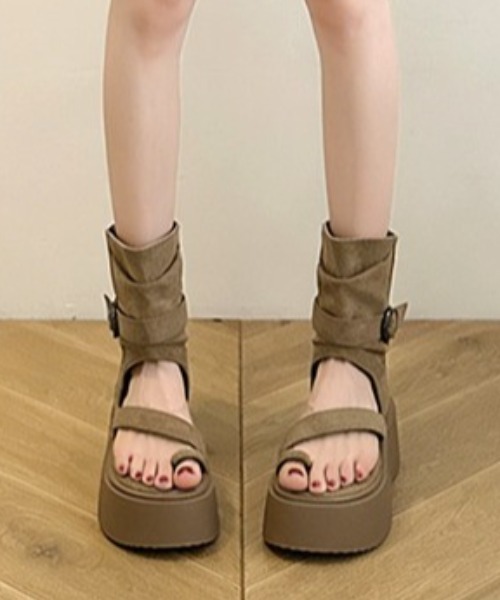 Vipoa(ヴィポア)の「Volume sole boots sandal(サンダル・レディース・ブラック/ベージュ・LARGE/MEDIUM/SMALL)」の21枚目の写真