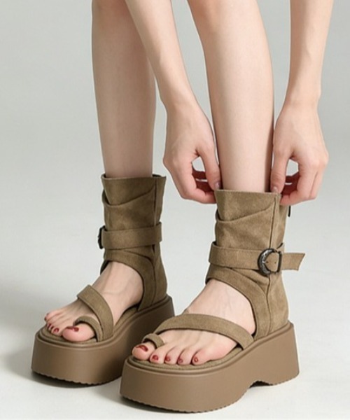 Vipoa(ヴィポア)の「Volume sole boots sandal(サンダル・レディース・ブラック/ベージュ・LARGE/MEDIUM/SMALL)」の18枚目の写真