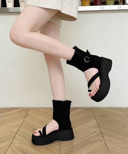 Vipoa(ヴィポア)の「Volume sole boots sandal(サンダル・レディース・ブラック/ベージュ・LARGE/MEDIUM/SMALL)」の5枚目の写真