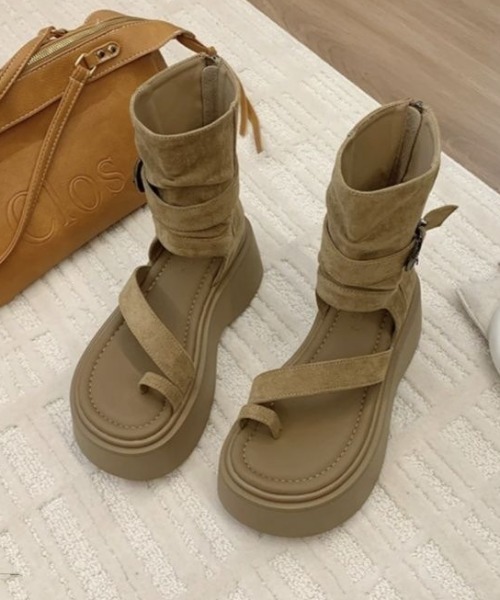 Vipoa(ヴィポア)の「Volume sole boots sandal(サンダル・レディース・ブラック/ベージュ・LARGE/MEDIUM/SMALL)」の15枚目の写真