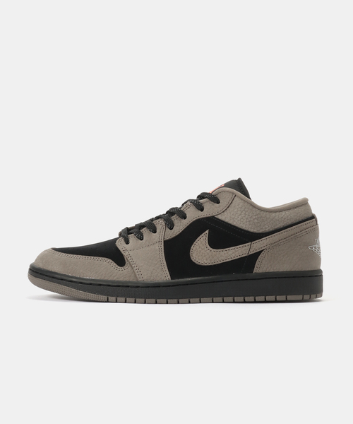 JORDAN BRAND(ジョーダンブランド)の「JORDAN BRAND AIR JORDAN 1 LOW SE IB7109-005(スニーカー・メンズ・チャコールグレー・26cm/28.5cm/28cm/27.5cm/27cm/26.5cm)」の1枚目の写真