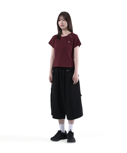SLOW RECORD HOUSE(スローレコードハウス)の「ヘンリーネックアイレットTシャツ_バーガンディ(Tシャツ/カットソー・レディース・バーガンディー・1)」の4枚目の写真