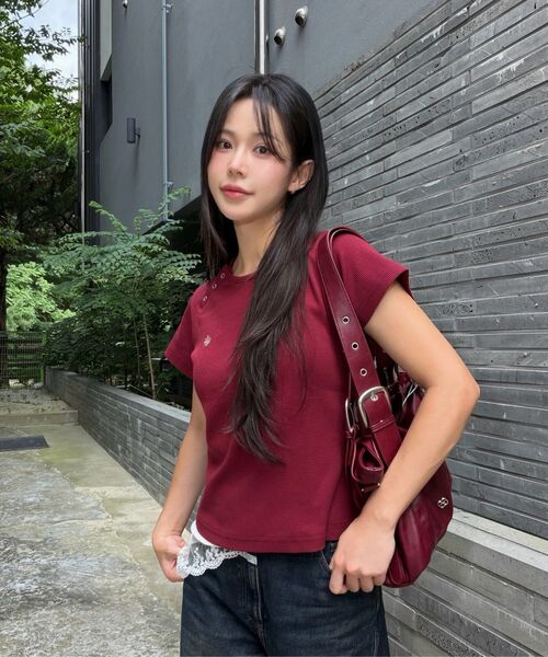 SLOW RECORD HOUSE(スローレコードハウス)の「ヘンリーネックアイレットTシャツ_バーガンディ(Tシャツ/カットソー・レディース・バーガンディー・1)」の6枚目の写真